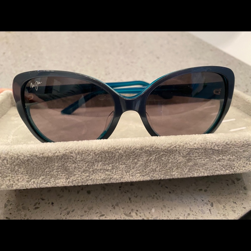 MAUI JIM SWEPT AWAY SUNGLASSES 👓